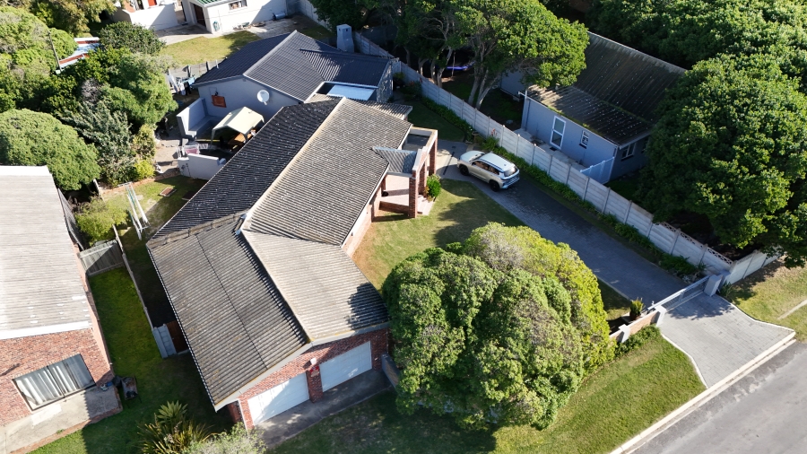 To Let 3 Bedroom Property for Rent in Struisbaai Western Cape